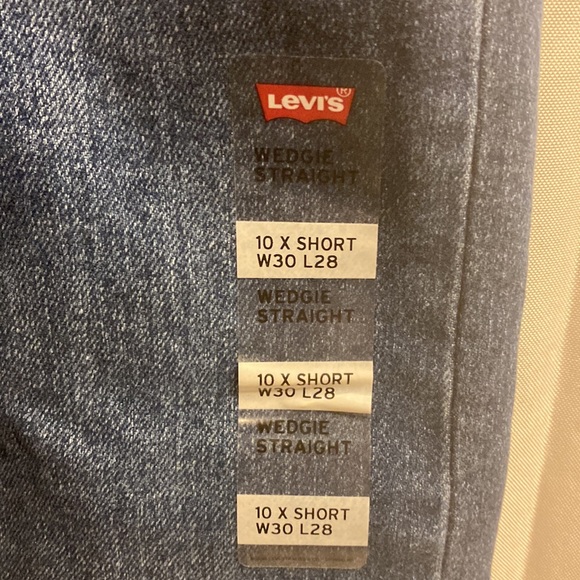 Levi’s High-Waisted Straight Leg Jeans - Picture 9 of 9